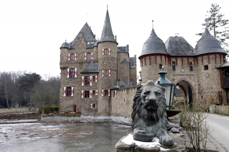 Burg Satzvey leeuw