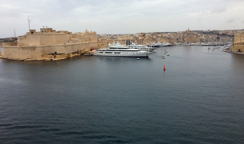Luxe jachten aangemeerd in Valletta.