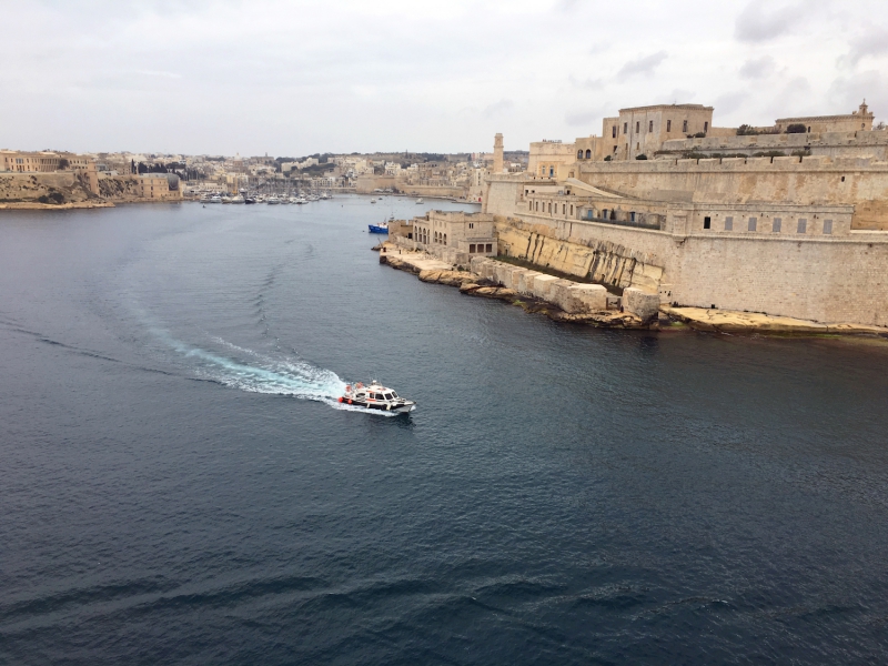 Valletta ligt aan het water.