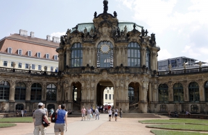 De grootste ingang van het Zwinger.