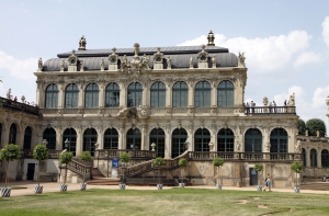 In ieder deel is een ander museum gevestigd.