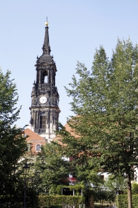 Een 'oude' toren in de 'nieuwe' stad.
