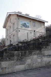 Villa Rozenheuvel met opvallende afbeelding op de muur.