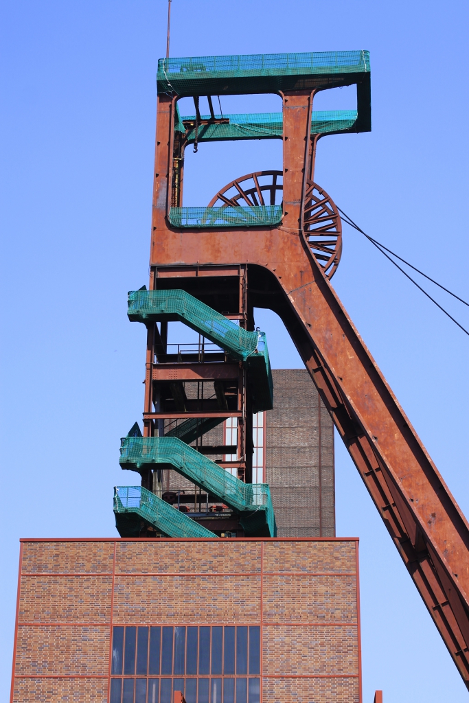 Een van de drie mijnschachten op het terrein van Zollverein.