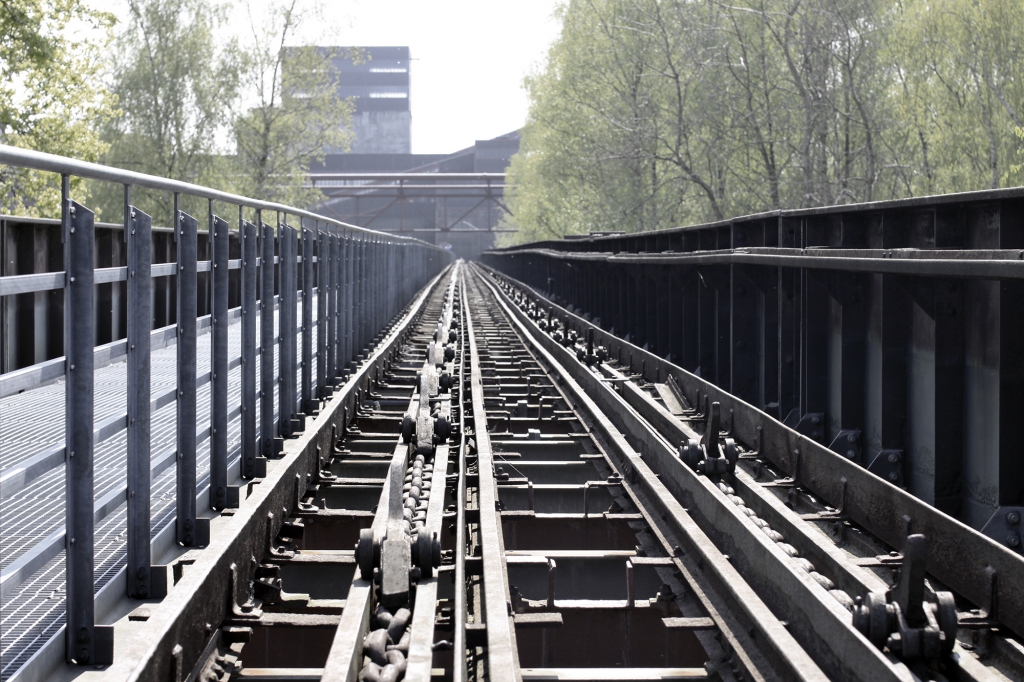 Zollverein heeft een uitgebreid netwerk van rails om steenkool te vervoeren.