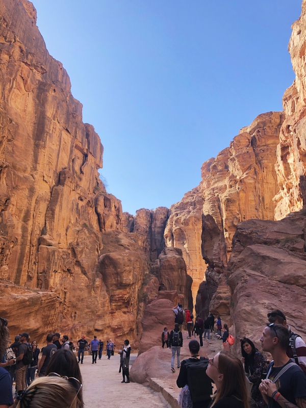 Veel toeristen in Petra