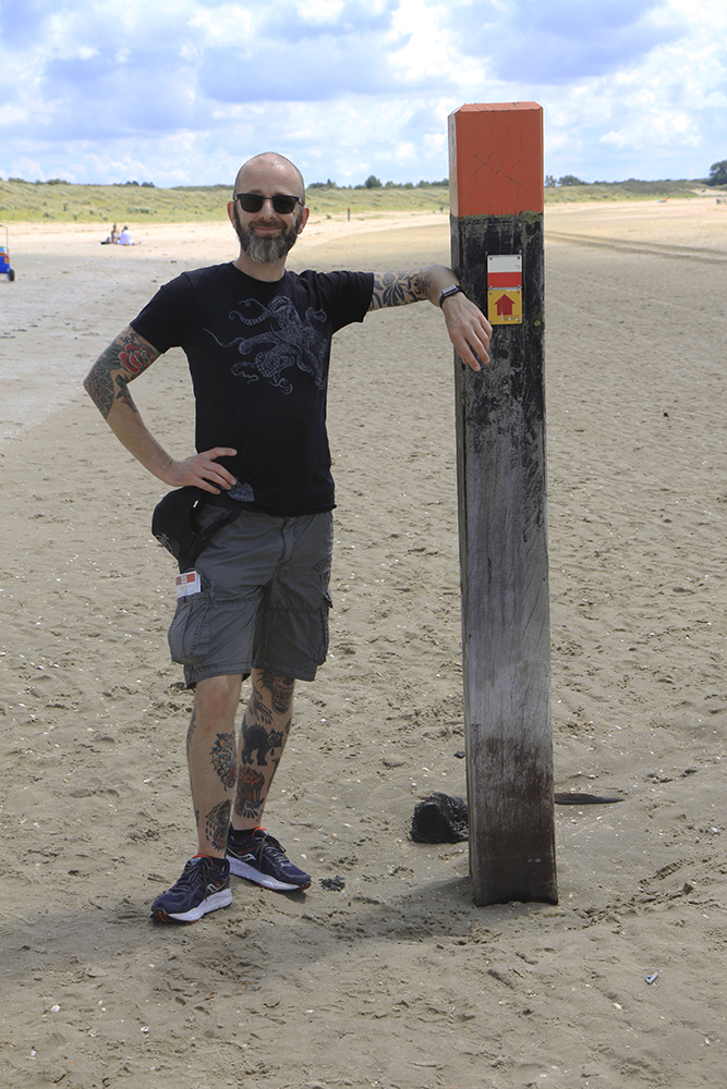 De markering op een strandpaal